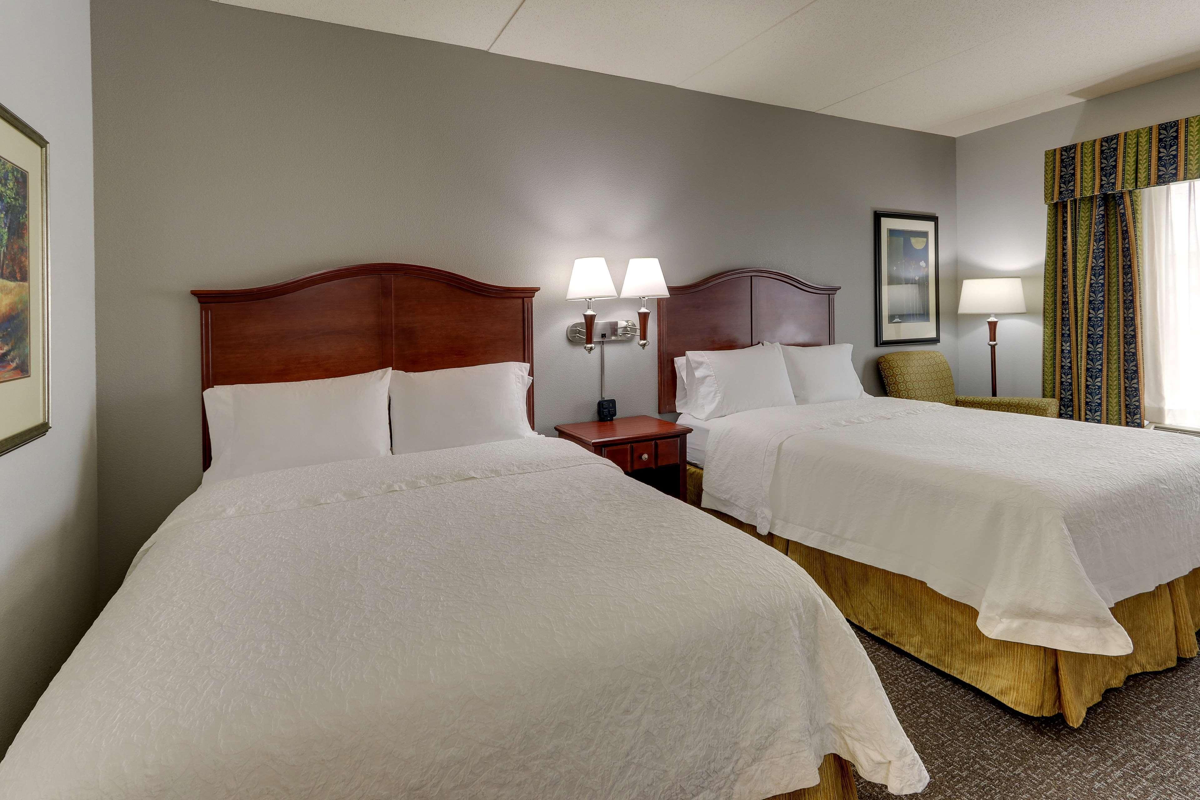 Hampton Inn & Suites Indianapolis-Airport Exterior photo